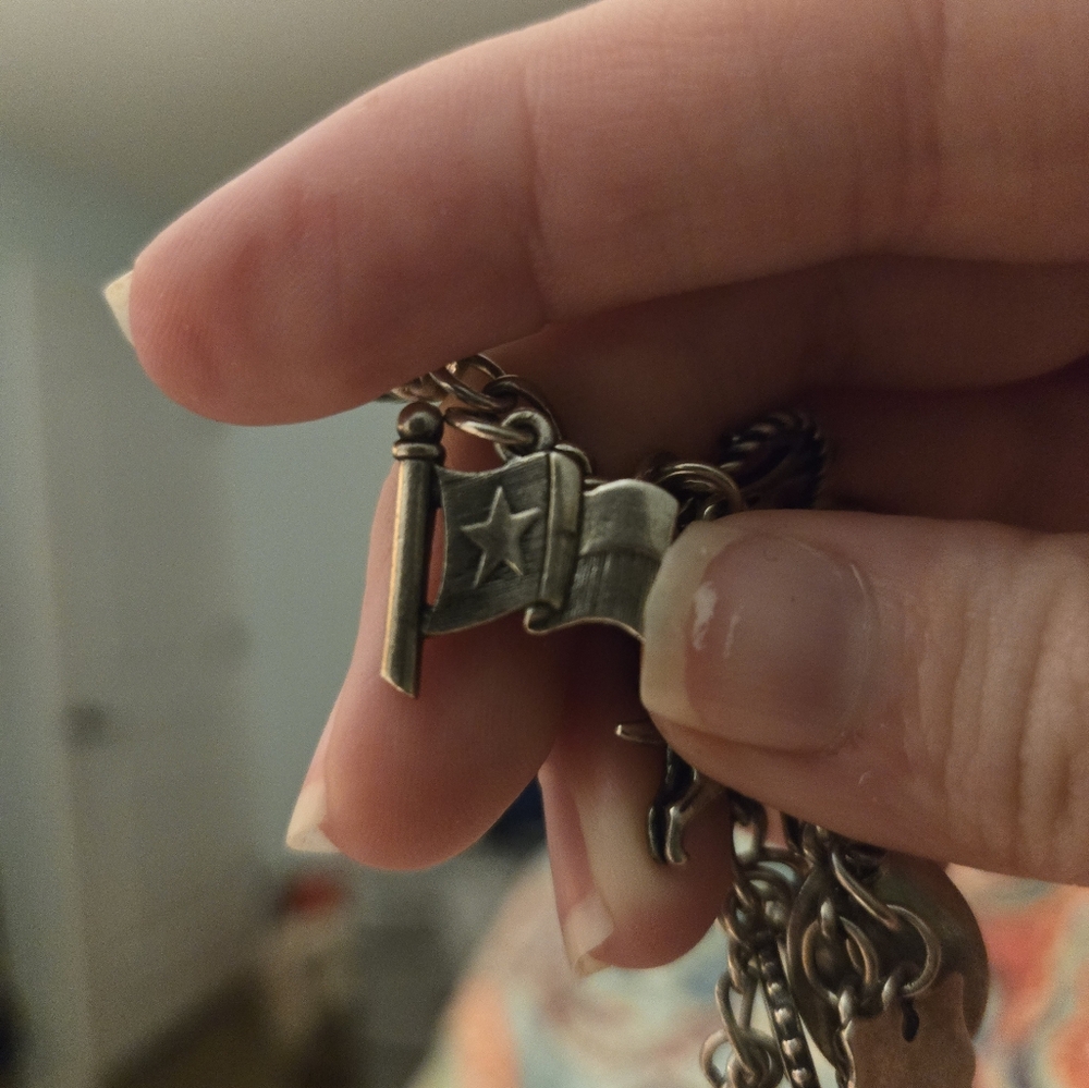 James avery sterling silver bracelet (MESSAGE ME FOR BETTER DEAL)